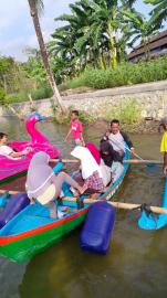 Perahu dan Bebek di kali padas