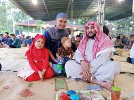 Foto bareng Imam dari Palestina di acara Buka bersama