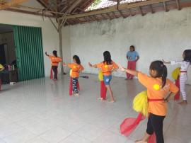 Sanggar GANTARI Desa Dengok Latihan Di Panggung Desa