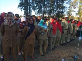 Pemdes Dengok Upacara Penurunan Bendera