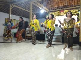 Niken sarintem dan Mbah Baut Bintang Tamu Wayang Cakruk