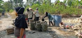 Kerja Bakti Pengecoran Jalan Lingkungan Dengok III