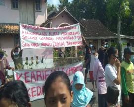 Masyarakat Menyampaikan Aspirasi Saat Dukuh Dengok II Akan Dilantik